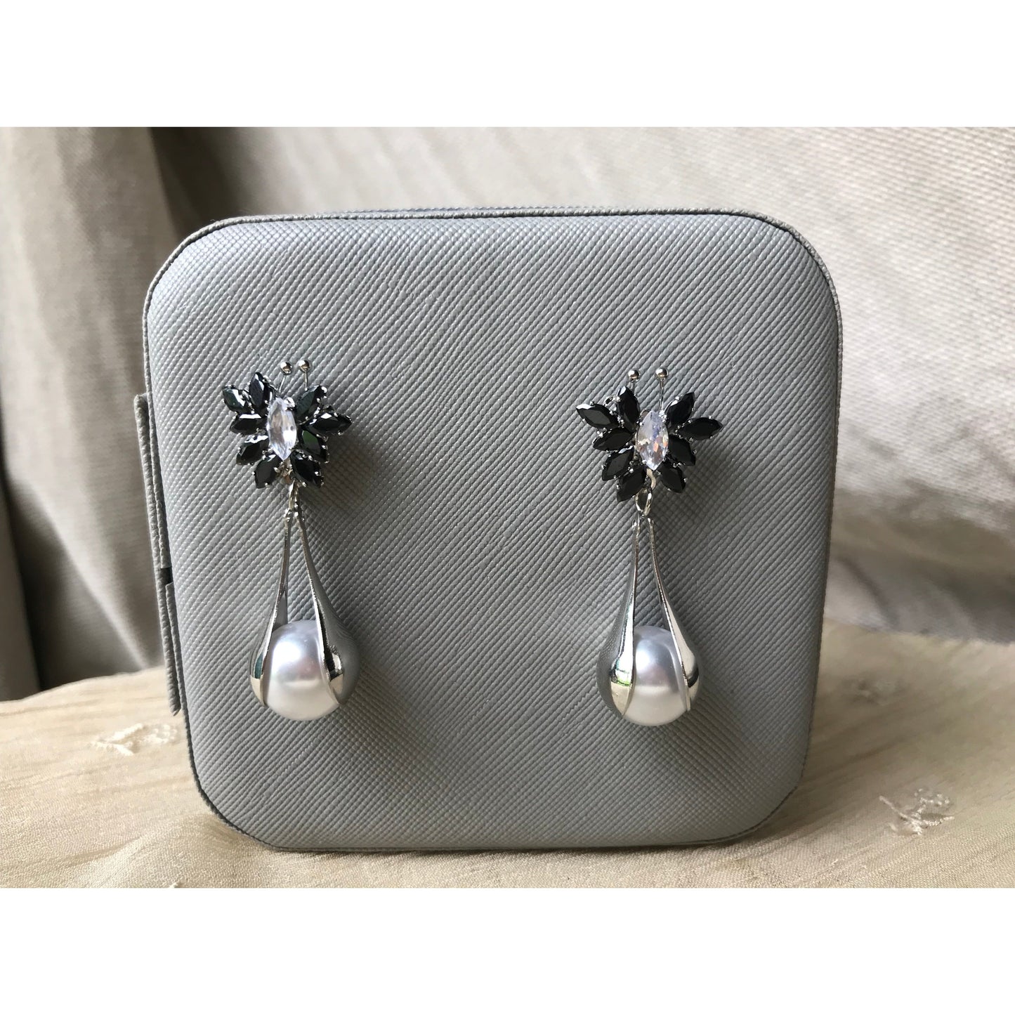 Midnight Bloom Drop Earrings | Elegant Pearl Jewelry