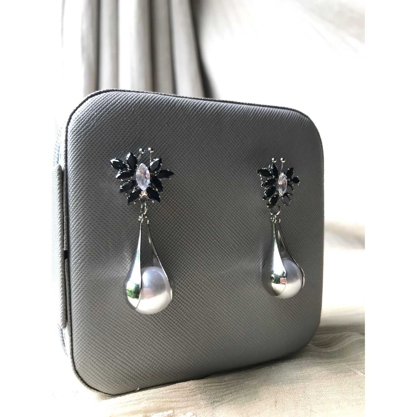 Midnight Bloom Drop Earrings | Elegant Pearl Jewelry