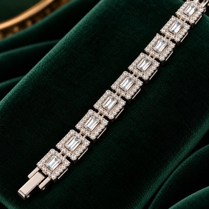 The Framed Link Bracelet