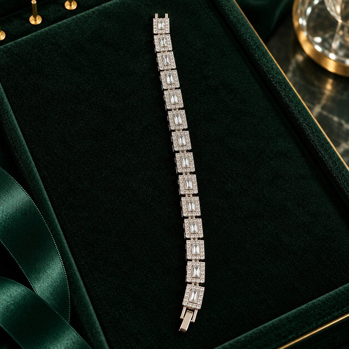 The Framed Link Bracelet
